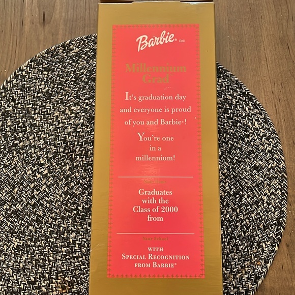 Barbie Millennium Grad Cap and Gown New In Box - Picture 4 of 5